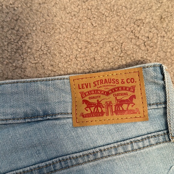 Levi's Studded Light Wash Skinny Jeans | Size 30 - Picture 8 of 9
